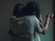 ขยับร่างกายเติมเต็มจิตวิญญาณผลประโยชน์ที่ไม่คาดคิดจากการเต้น two women hugging
